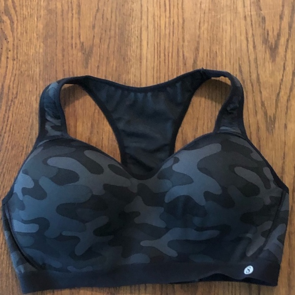 Layer 8 Green Camouflage Sports-bra EUC